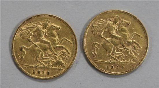 Two gold half sovereigns, 1904 and 1910.